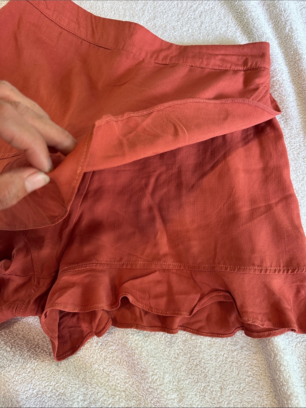 Women’s Rust Ruffle Hem Shorts size small - Picture 3 of 14